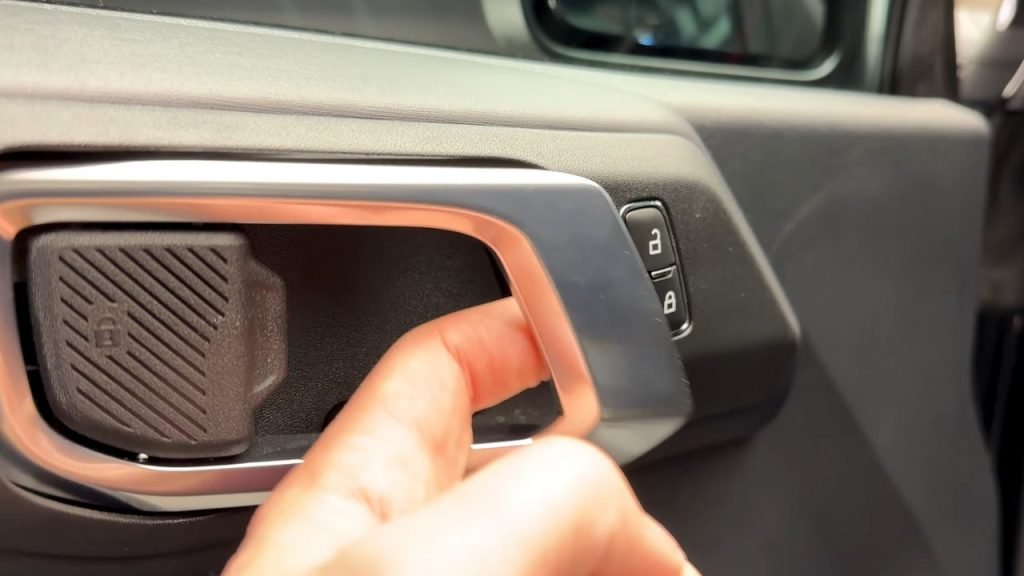 2024 ford bronco interior images door