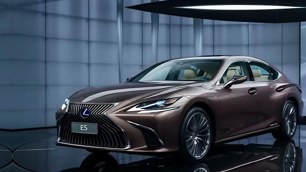 2025 Lexus ES Spy Shots