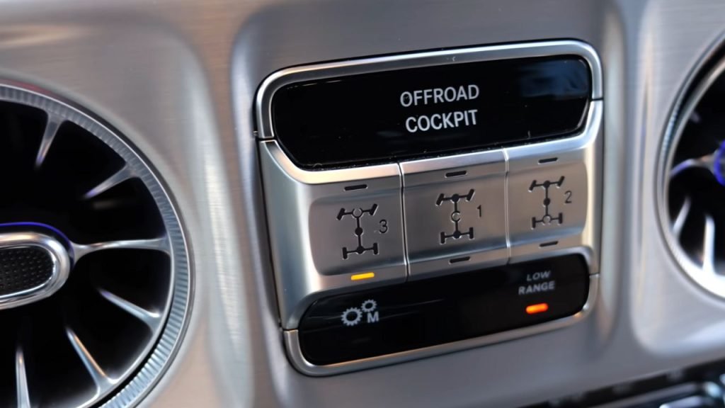 2025 mercedes-benz g-class interior cockpit