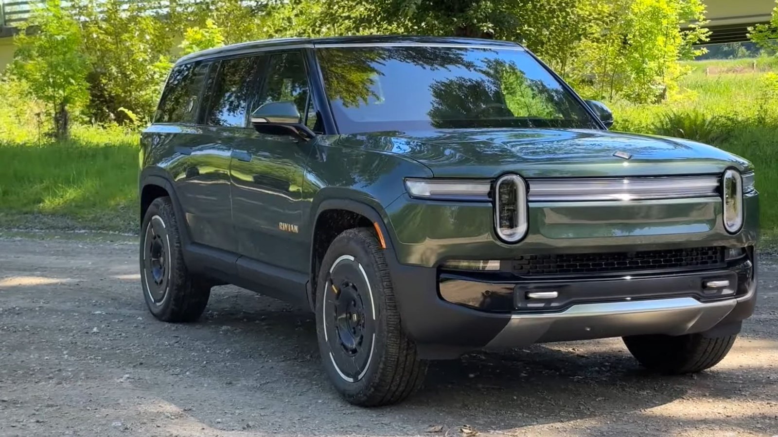 2025 Rivian R1S Exterior Design