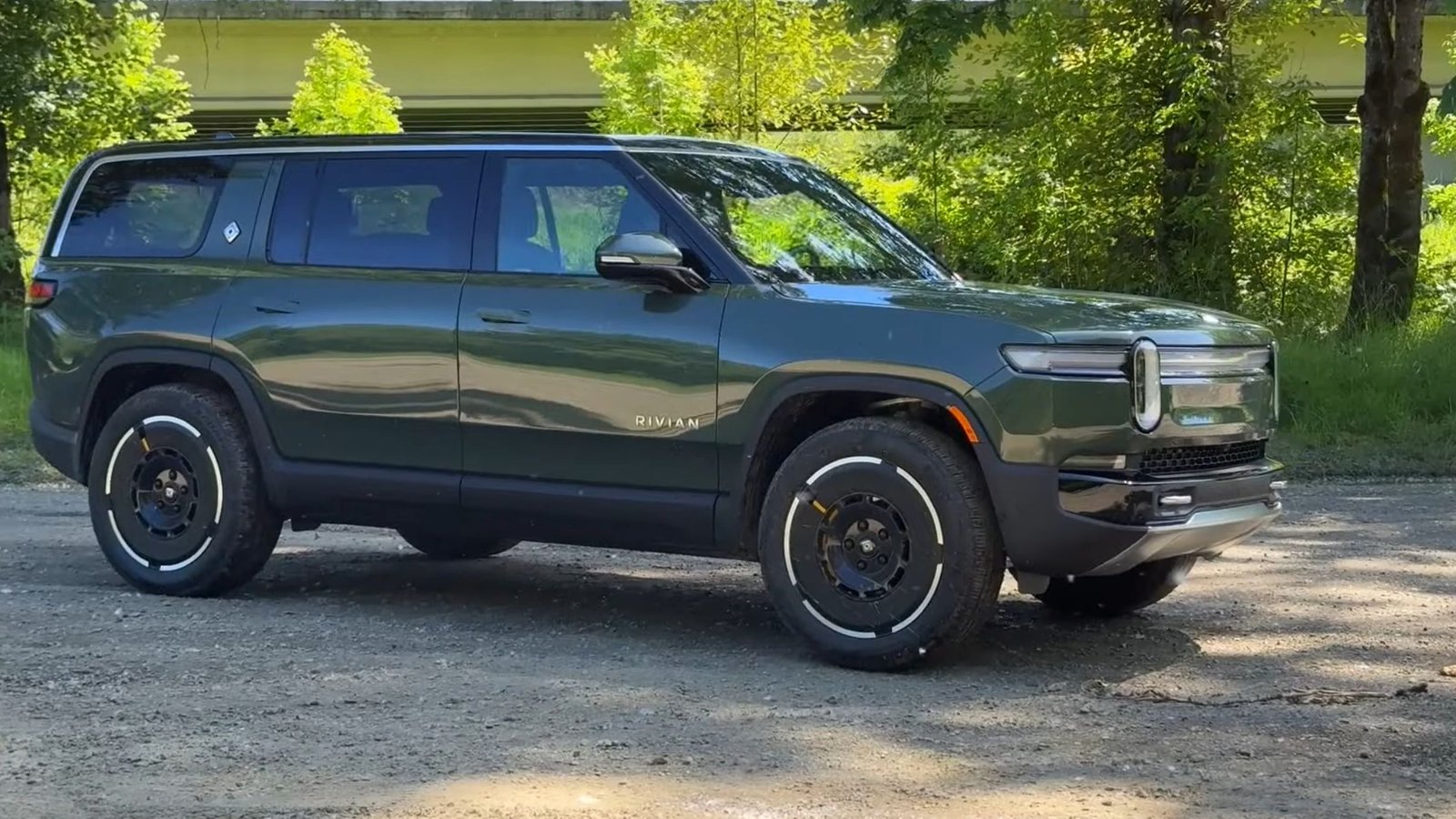 2025 Rivian R1S Exterior Design