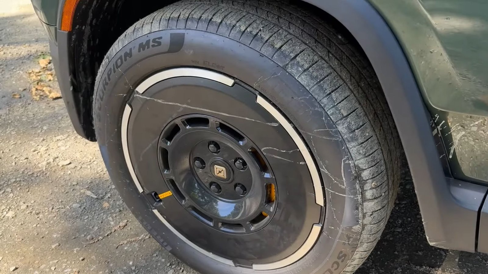 2025 Rivian R1S Exterior Design