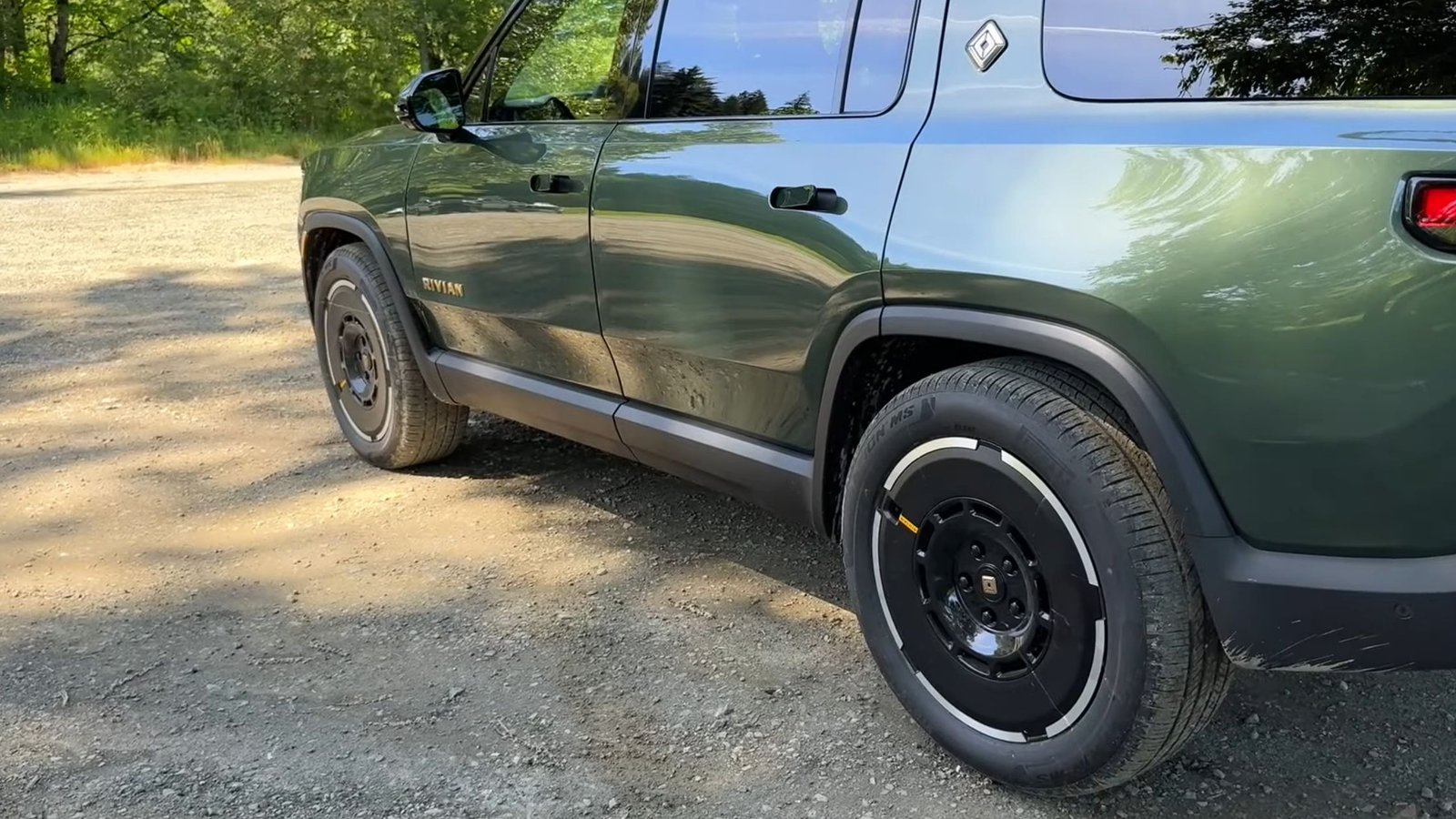 2025 Rivian R1S Exterior Design