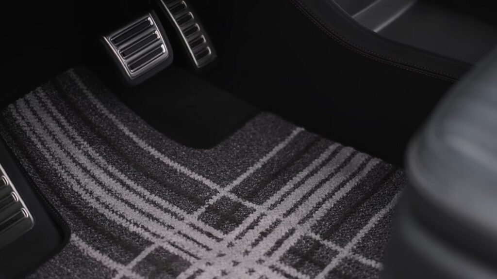 2025 Rivian R1S Interior Features