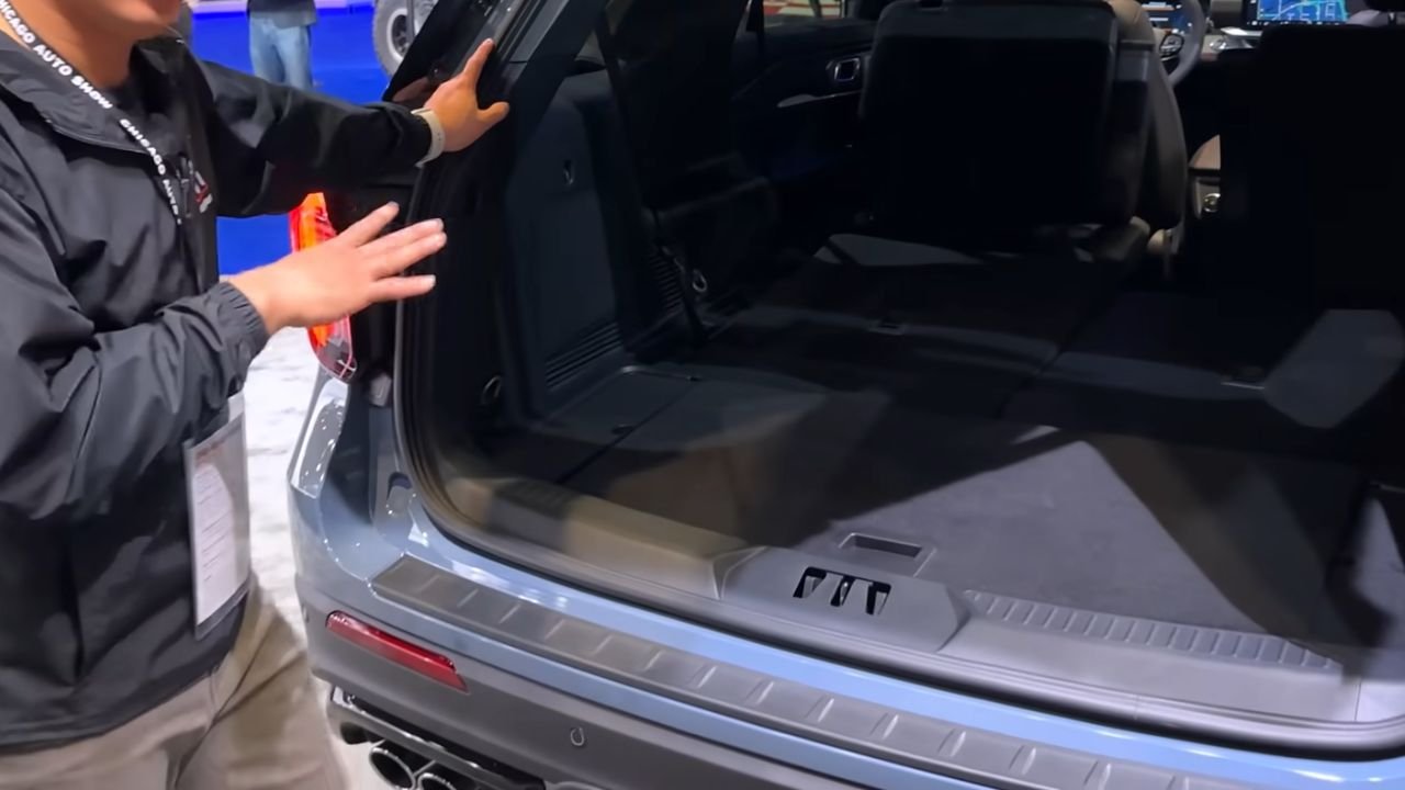 2025 Ford Explorer ST Design and Exterior Features