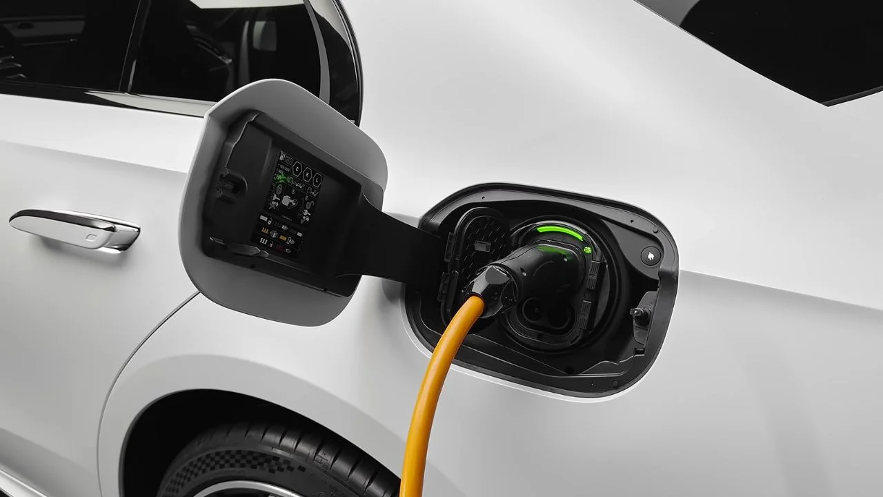 2025 Mercedes-AMG E53 Charging Port Image