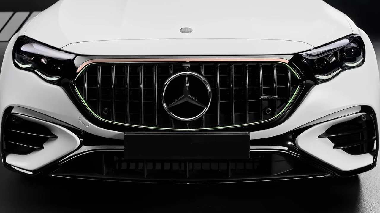 2025 Mercedes-AMG E53 Front Bonnet Image