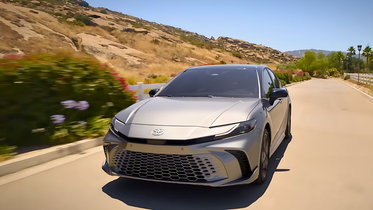 2025 Toyota Camry Hybrid What's New and Noteworthy