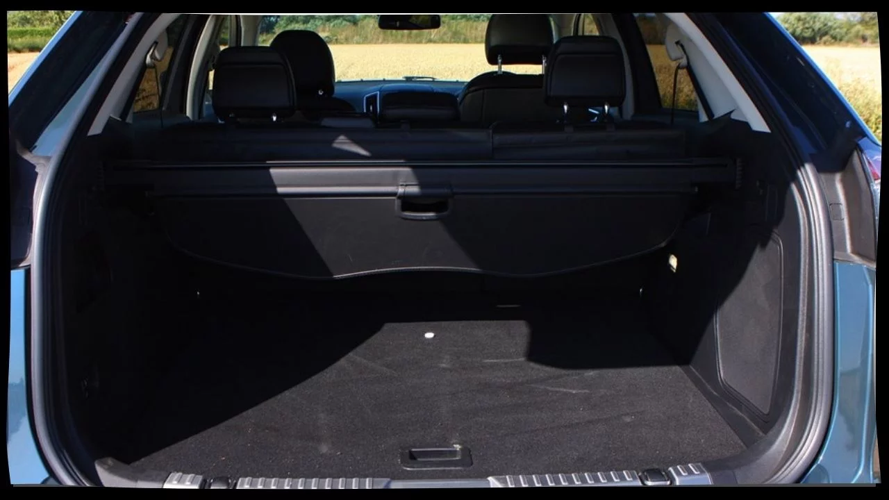 Ford Edge vs Nissan Rogue, which is bigger?