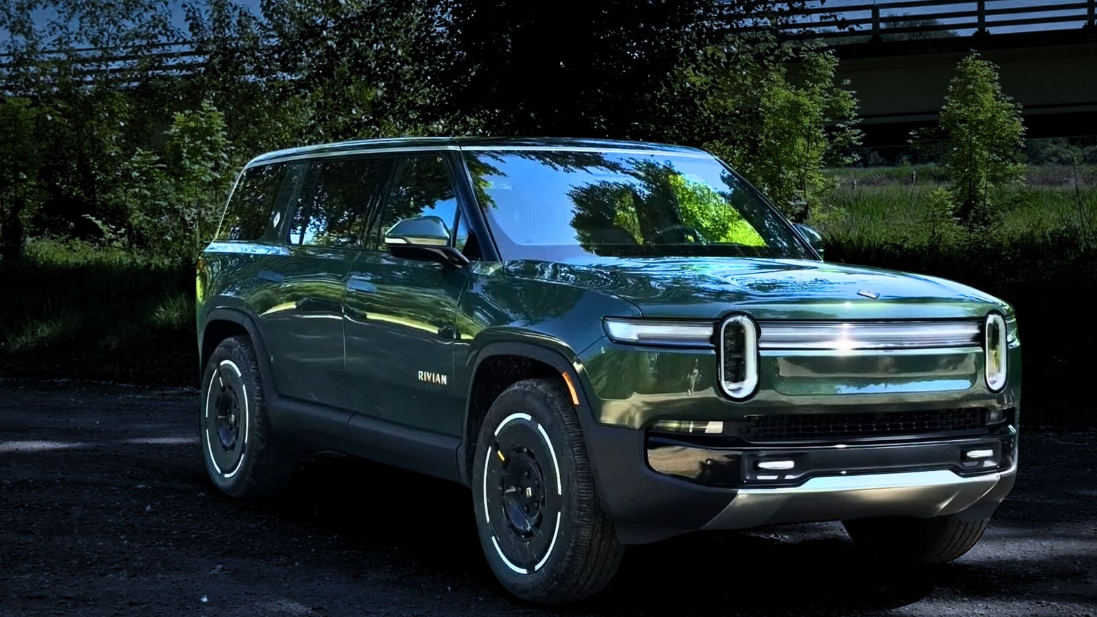 2025 Rivian R1S Review, Specs, Range, Interior & Price