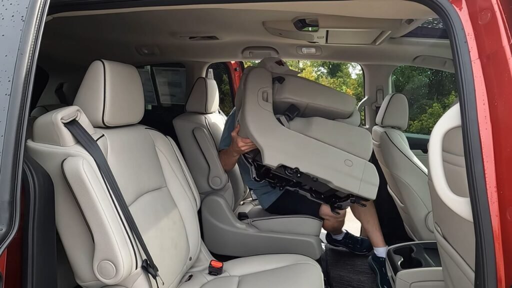 How to Remove and Reinstall the Middle Row Seats in a Honda Odyssey (2018-2025)